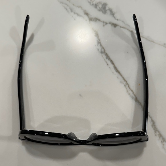 DIFF Carson Black Sunglasses - Picture 6 of 10